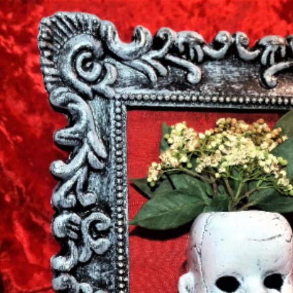 HandMade Frame with hand sculpted and painted clay doll's head. - Picture 8 of 8